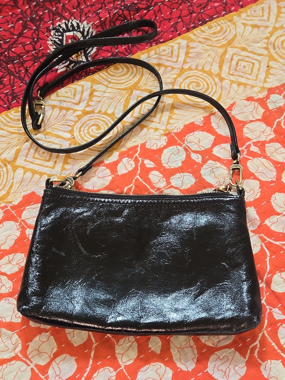 HOBO Darcy Convertible Wristlet - Picture 4 of 13